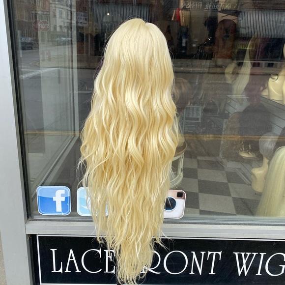 Long Mermaid Beach Waves Blonde Lace Front!! - Picture 3 of 7